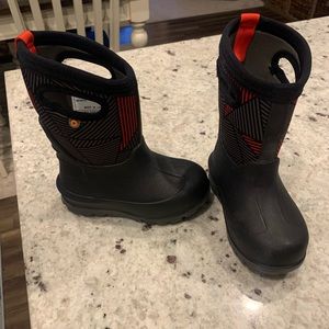 Bogs winter boots toddler size 8. New without box